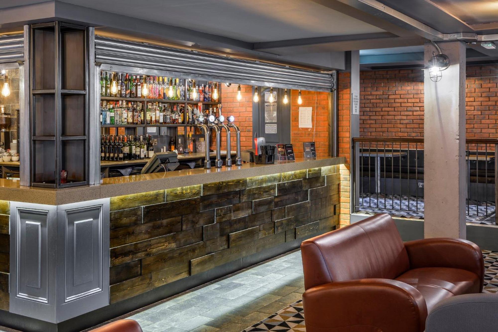 Holiday Inn - Manchester - Oldham By Ihg מראה חיצוני תמונה