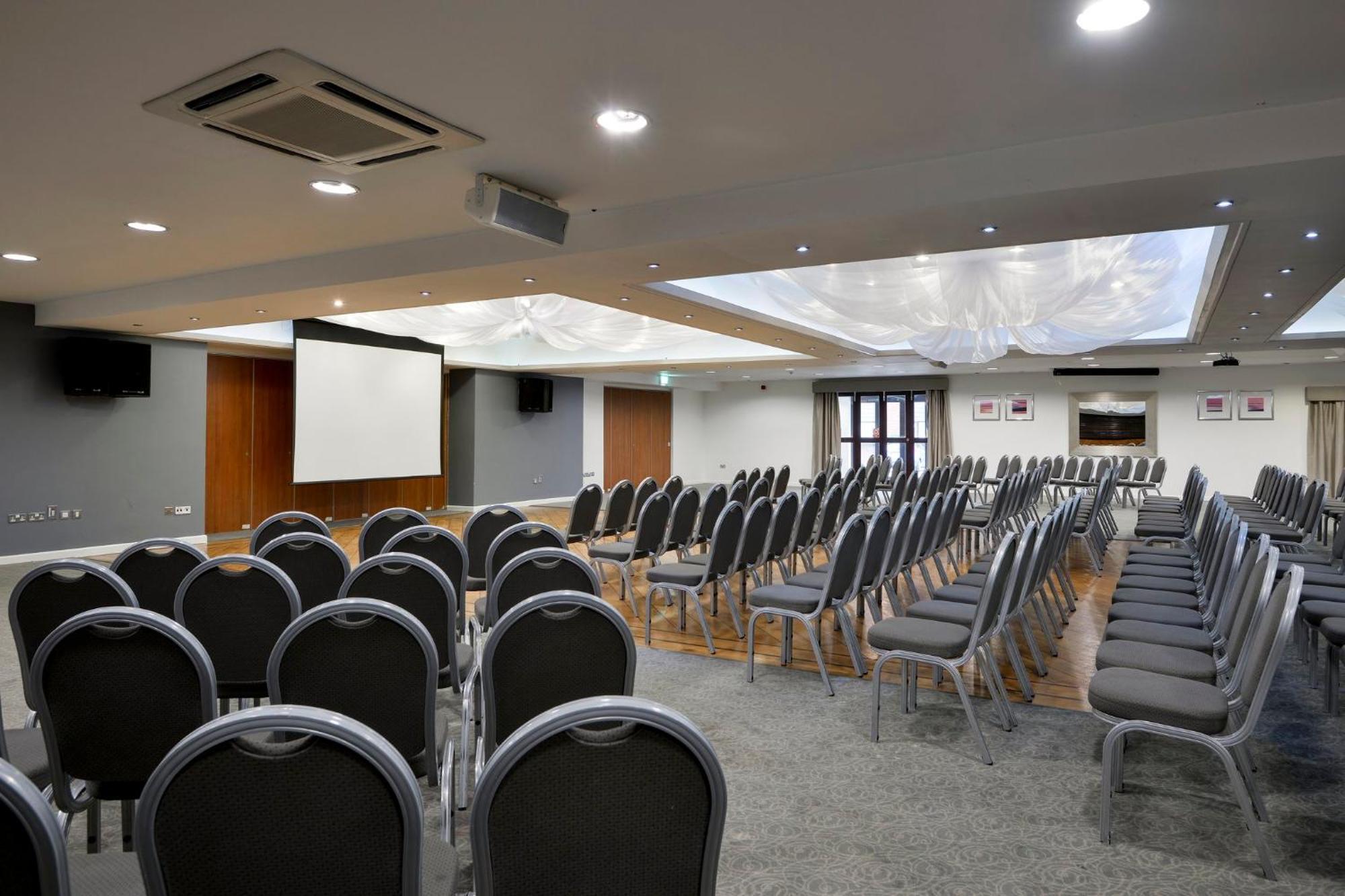 Holiday Inn - Manchester - Oldham By Ihg מראה חיצוני תמונה