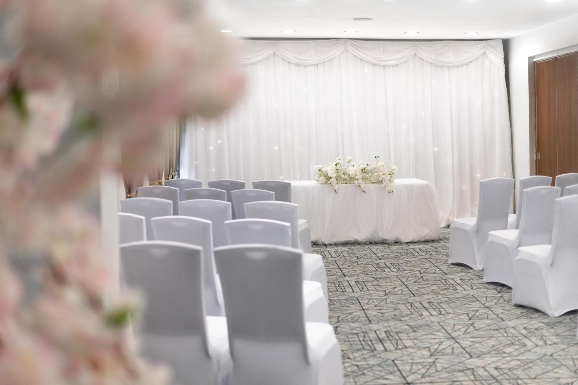 Holiday Inn - Manchester - Oldham By Ihg מראה חיצוני תמונה